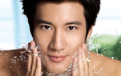 男性要護(hù)膚 多照顧眼部肌膚