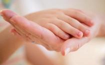 老人按摩手掌調節臟腑功能
