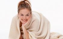 這樣睡覺(jué)讓女人加速衰老！