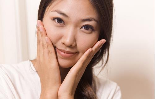 護膚：經期長痘長斑怎么辦