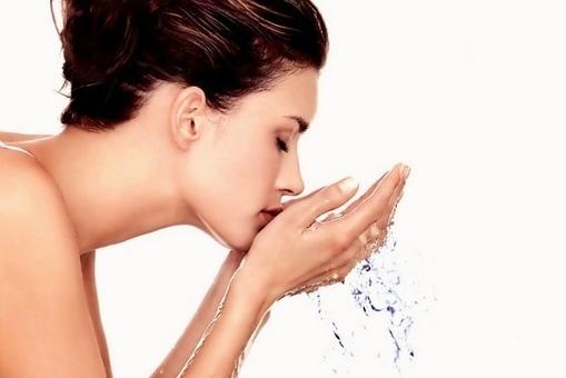 用醋洗臉，祛斑養(yǎng)顏