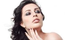 臉頰痘痘左右大不同 有效“戰痘”攻略