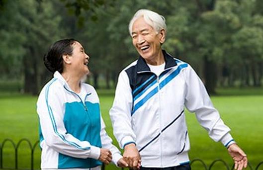 便秘怎么辦 老人扭著走可預防便秘