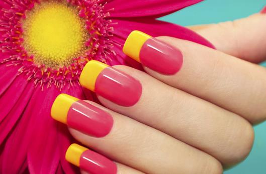 三種常見(jiàn)指甲油顏色如何配