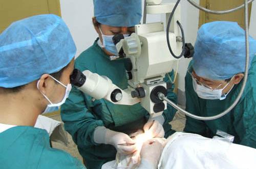 兩種手術摘除術治療白內障