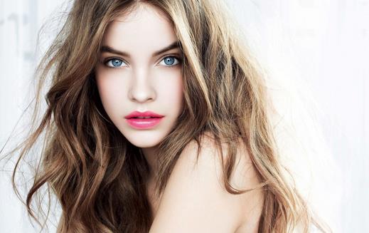 誤用偏堿洗發精 加重毛囊炎掉屑