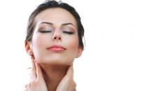 敢露額頭才是真女神！額頭上長(zhǎng)痘痘要怎樣消除