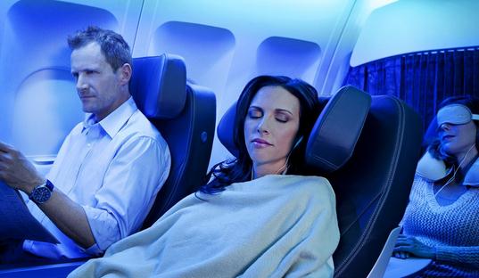 坐飛機吞口水飛機會導致耳膜破裂！