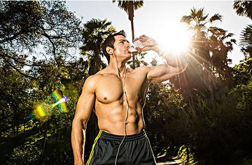 男人不愛喝水會折壽 15個壞習(xí)慣須警惕