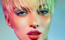 水潤(rùn)眼影+裸唇打造女人味