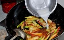 怎樣勾芡才能讓菜肴更加色香味美？