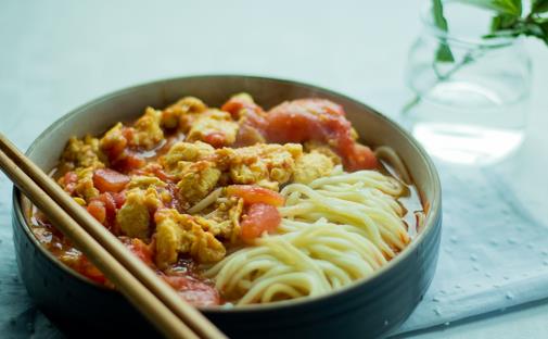 西紅柿雞蛋打鹵面要怎么做？