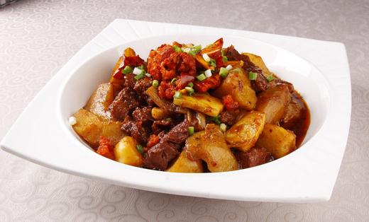 土豆加肉更美味哦！牛肉燉土豆的做法