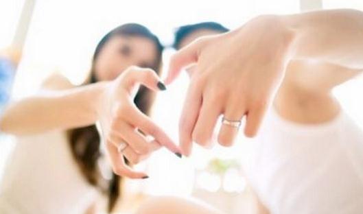 男人沉默時愛你的表現