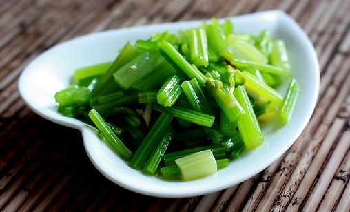 夏季吃芹菜真的會被曬黑嗎？