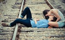 這些曖昧招數幫你討女人歡心