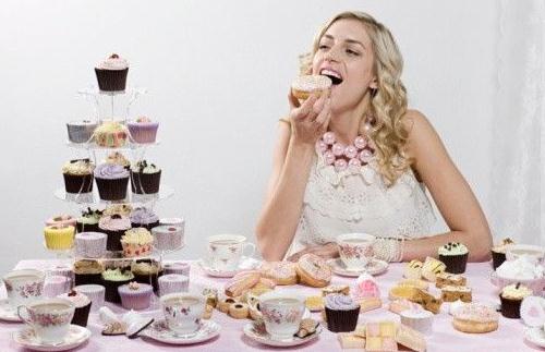 暴飲暴食或是情緒不穩定