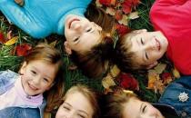 總夸耀身邊的人是啥心態