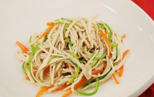 涼拌菜里加點堅果更美味