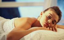女人睡覺牢記5點不再衰老