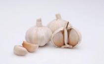 大蒜有哪些吃法？做成綠茶蒜