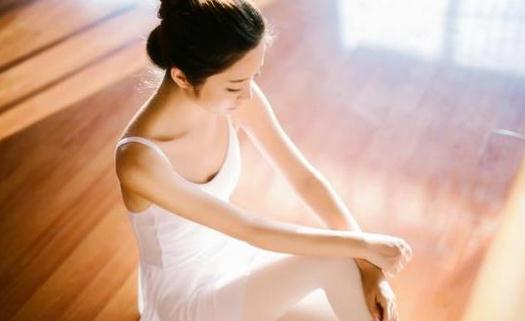 辦公室女性的坐姿危害乳房