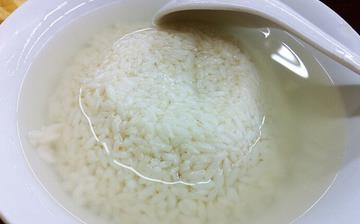 【酒釀】酒釀的功效與作用禁忌_怎樣吃酒釀才不會發胖_甜米酒的做法