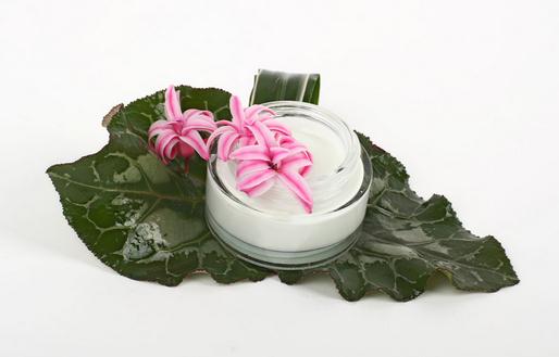 護膚品里有酒精到底好不好？