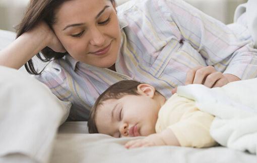 寶寶睡覺時(shí)什么睡姿最好?