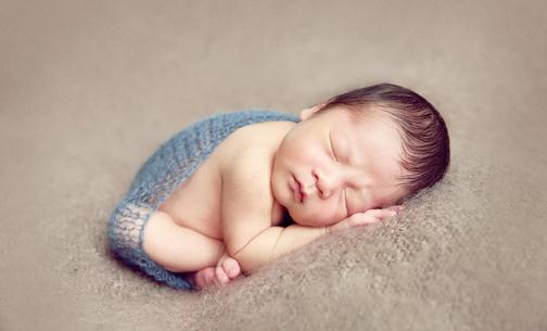 夏季要及時(shí)給寶寶敷貼