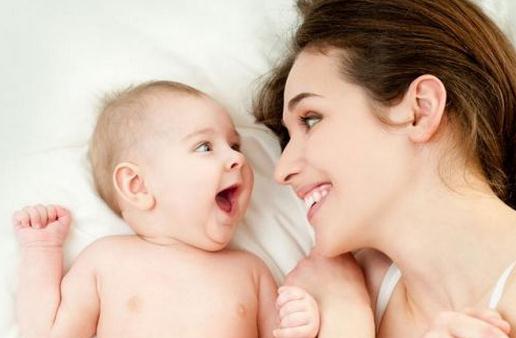 如何為寶寶拍嗝？