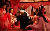 荒淫皇帝們的9種性愛變態癖好