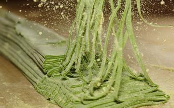 【菠菜面】菠菜面的營養價值_菠菜面怎么做好吃_菠菜面的做法大全