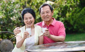 【中老年奶粉】中老年奶粉的營養價值_中老年奶粉的功效和作用_什么牌子的中老年奶粉好