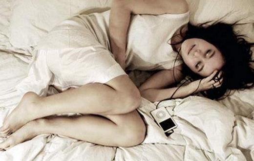 睡覺縮成一團最養生