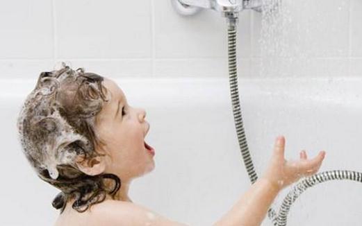 不同發(fā)質(zhì)的人冬季應(yīng)該多久洗一次頭發(fā)？