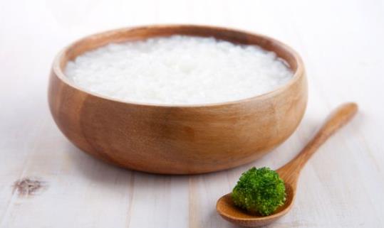 春季老年人多喝粥來養生