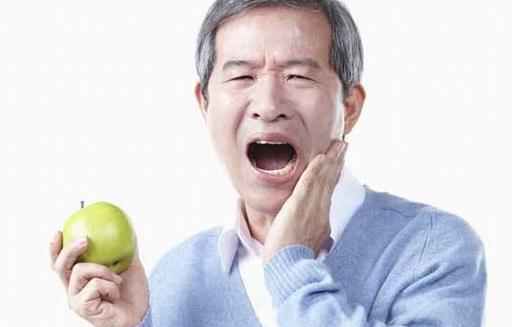 老人要天天給牙齒做保健操