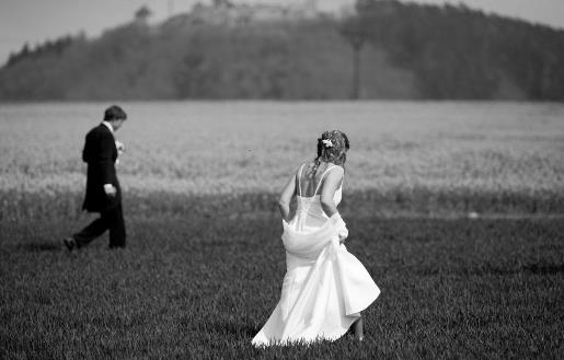 夫妻睡前聊點什么比較好？