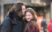 男人也會撒嬌？看看男人是怎么撒嬌的