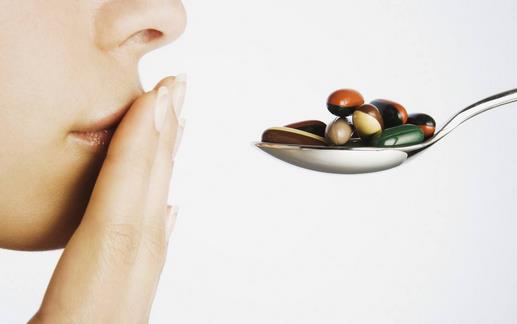 這些藥品居然不能用熱水送服?