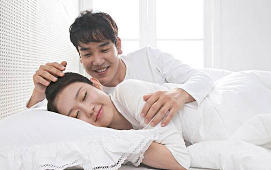 夫妻之間怎樣睡覺最健康？