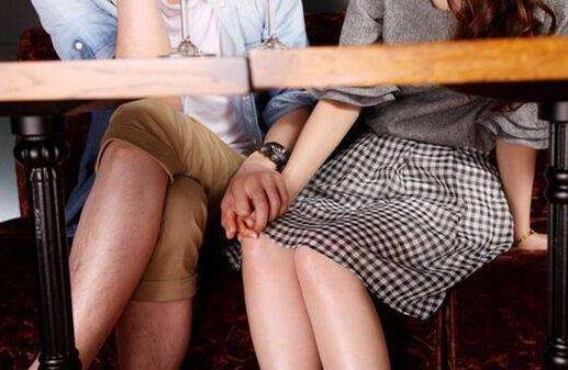 這些行為的潛臺(tái)詞是:出軌!