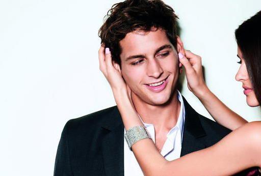 有這些信號說明他愛上你了