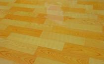 地板革要如何保養？