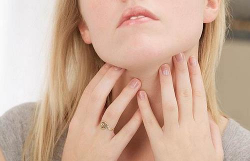 最近感覺(jué)喉嚨有異物該怎么辦