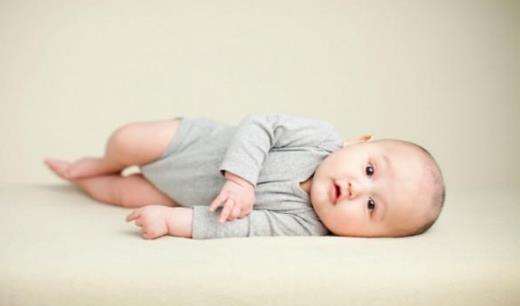 新生兒打嗝是怎么回事