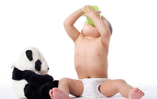 新生兒臉上起小紅點(diǎn)的原因