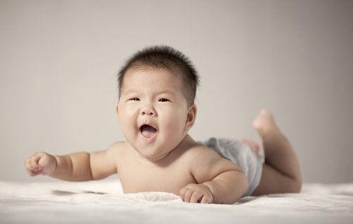 5個月寶寶吃奶量多少算正常