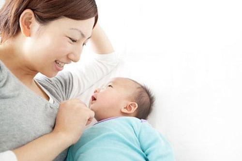 如何訓練寶寶抓東西？